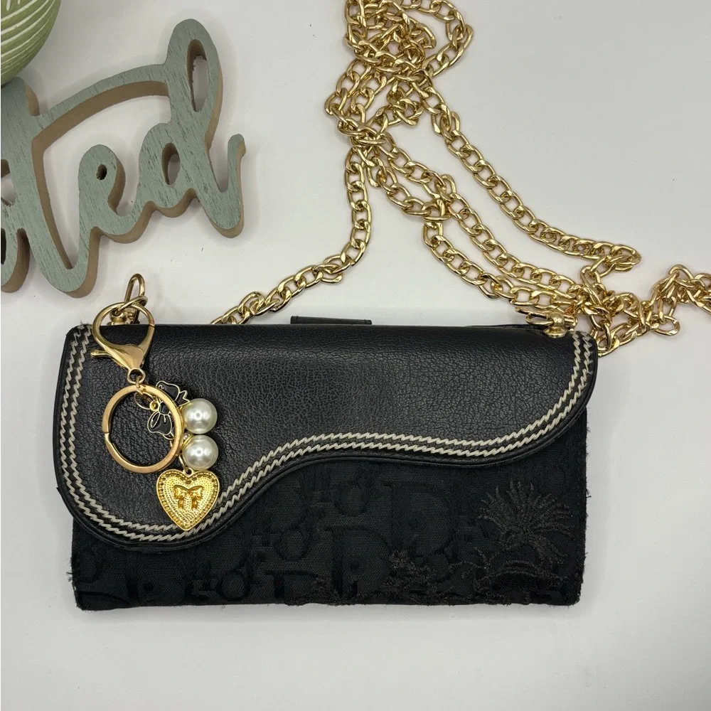 Elegant Christian Dior Wallet on Chain - Picture 2 of 14